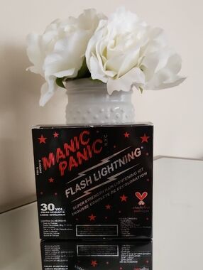 Manic Panic Flash Lightning Hair Lightening Kit — Black & Red Packaging